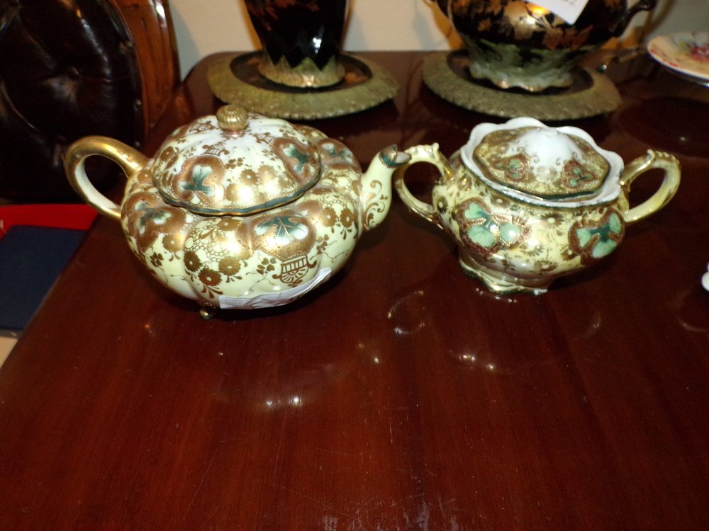 Early 19th century Oriental gilt-decorated teapot