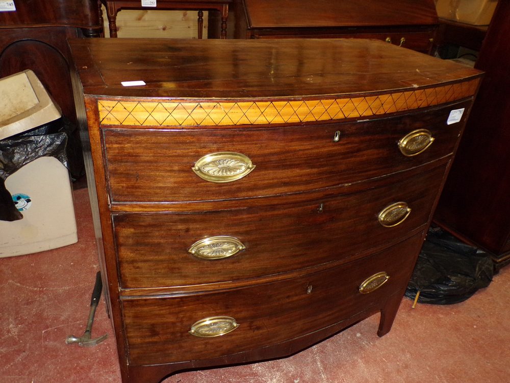 Mid-Georgian bow-fronted chest of drawers